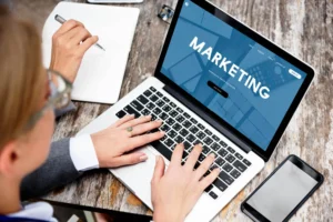 Inbound vs Outbound Marketing: Wojna, której nie musisz przegrywać. Jak połączyć oba modele w jeden system?