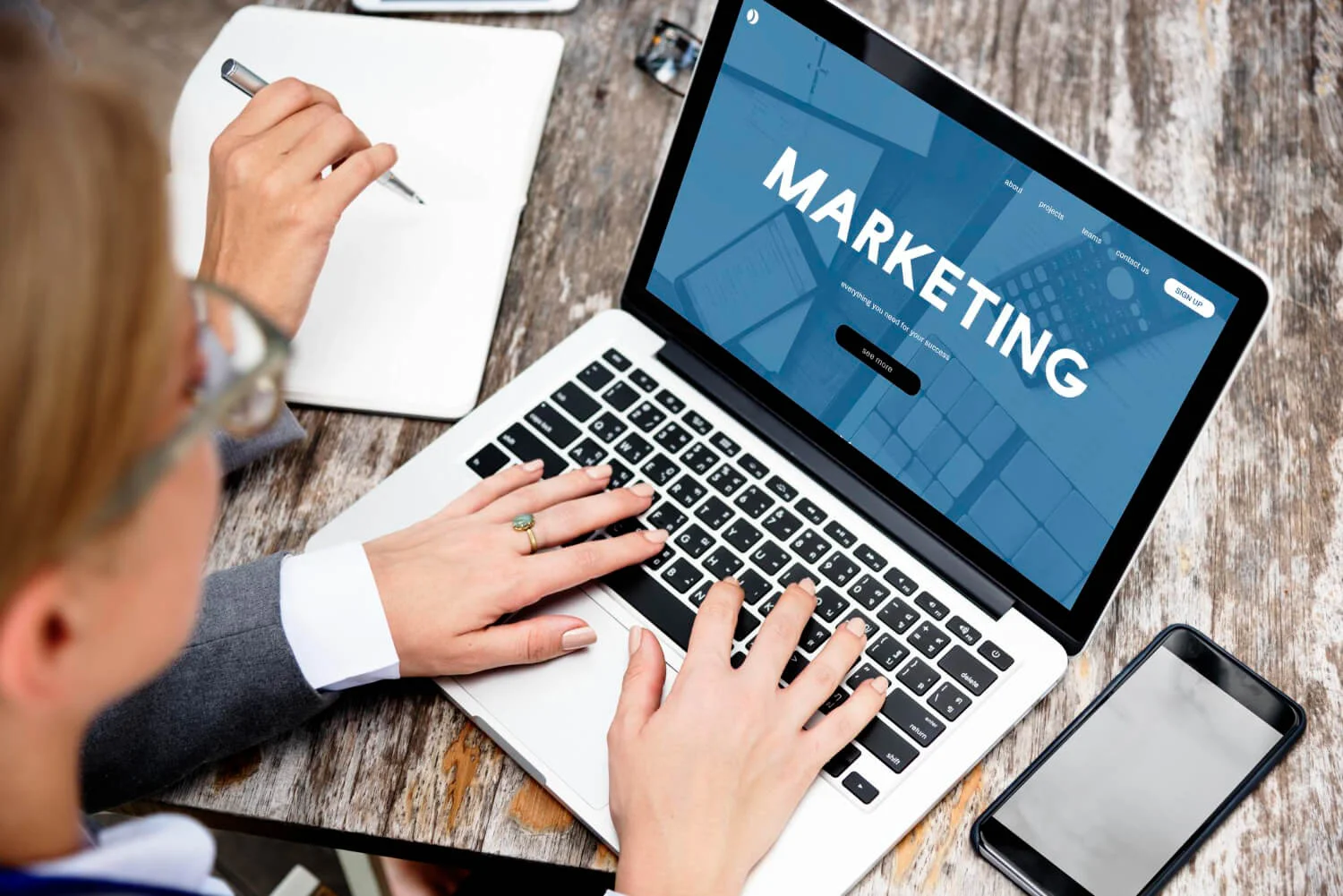 Inbound vs Outbound Marketing: Wojna, której&nbsp;nie&nbsp;musisz przegrywać. Jak połączyć oba modele w&nbsp;jeden system?